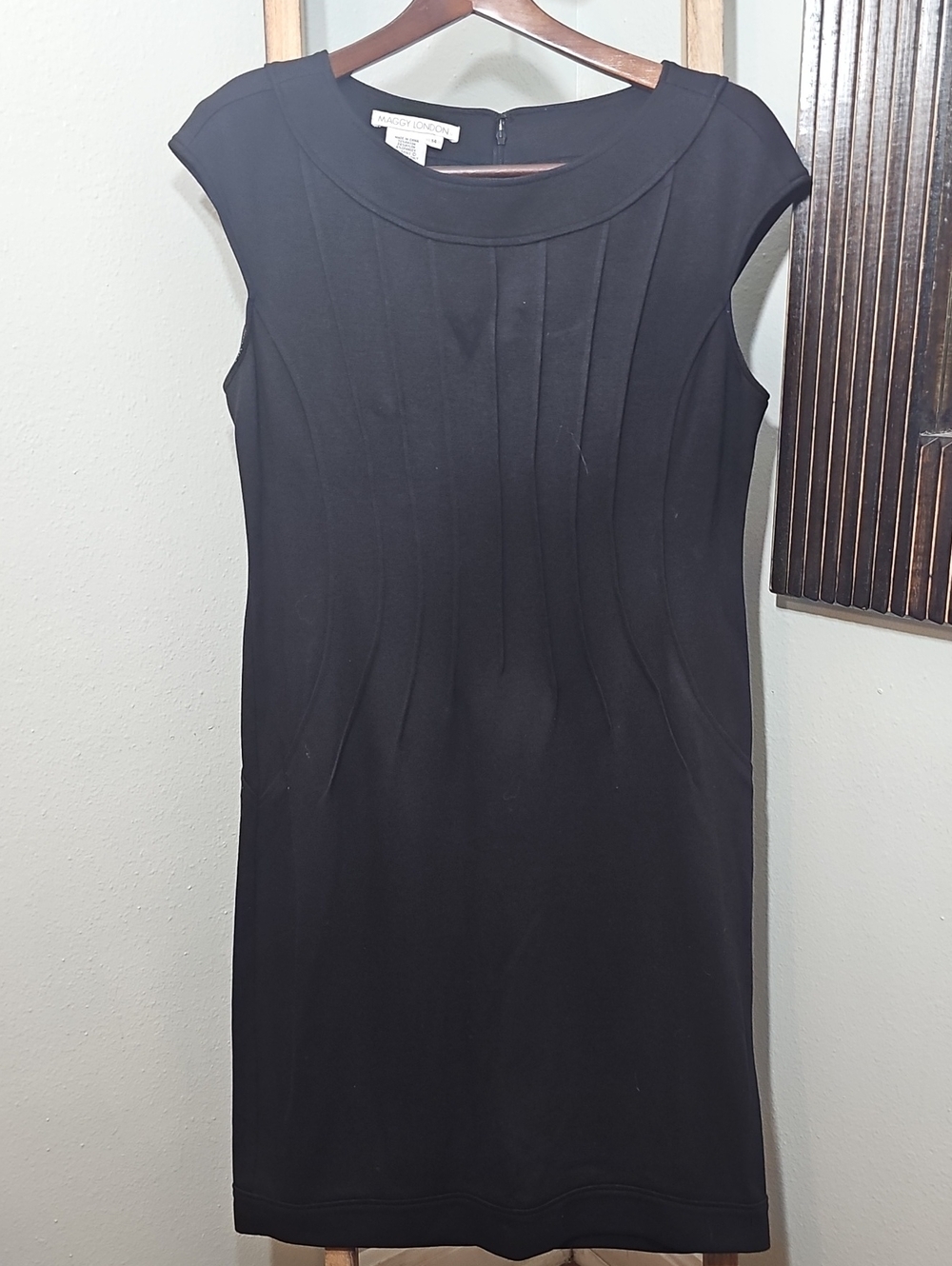 Maggy London Black Cap-Sleeve Midi Sheath Dress